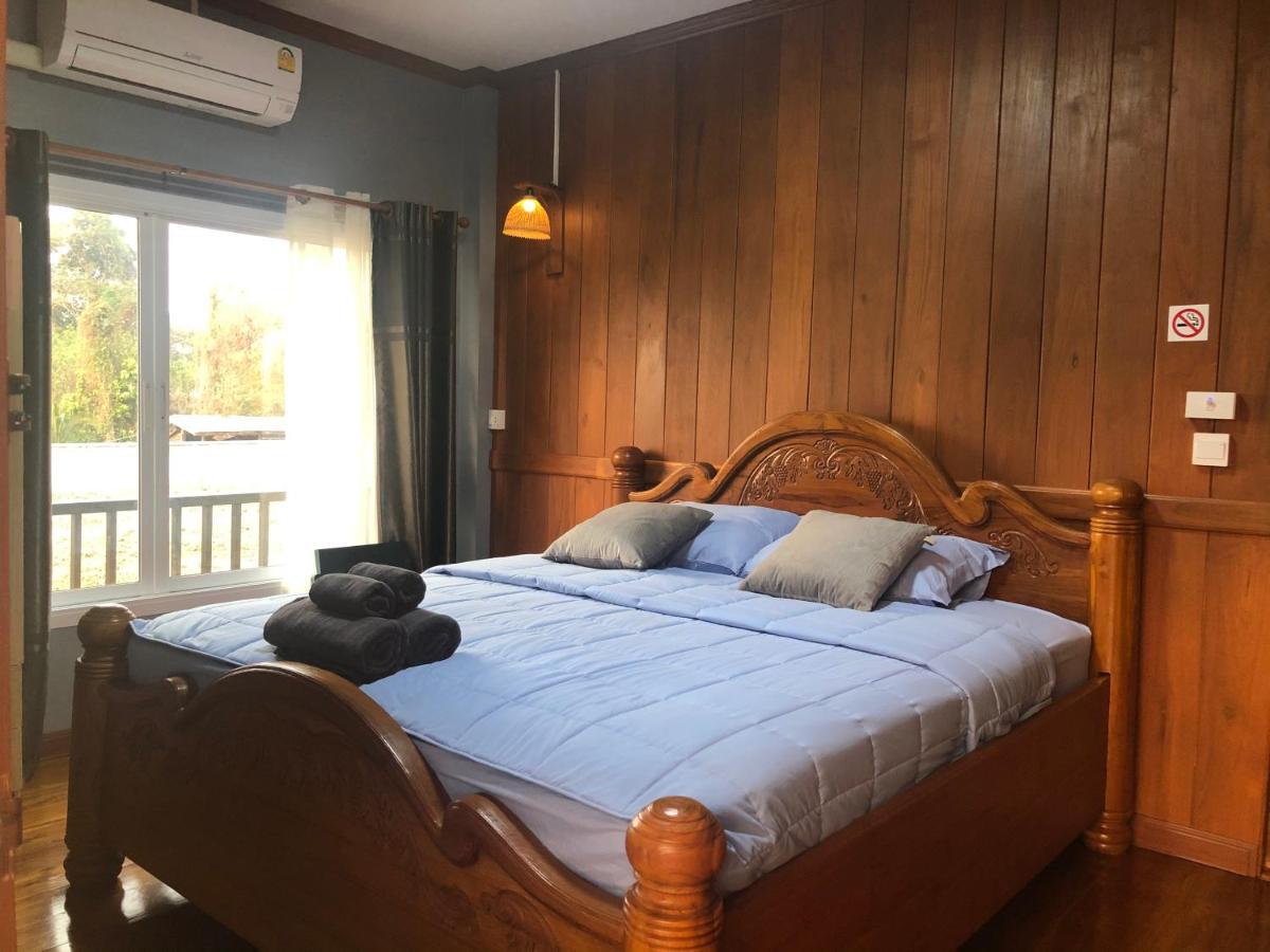 Ruen Thai Ban Rim Nam Kamphaeng Phet Dış mekan fotoğraf