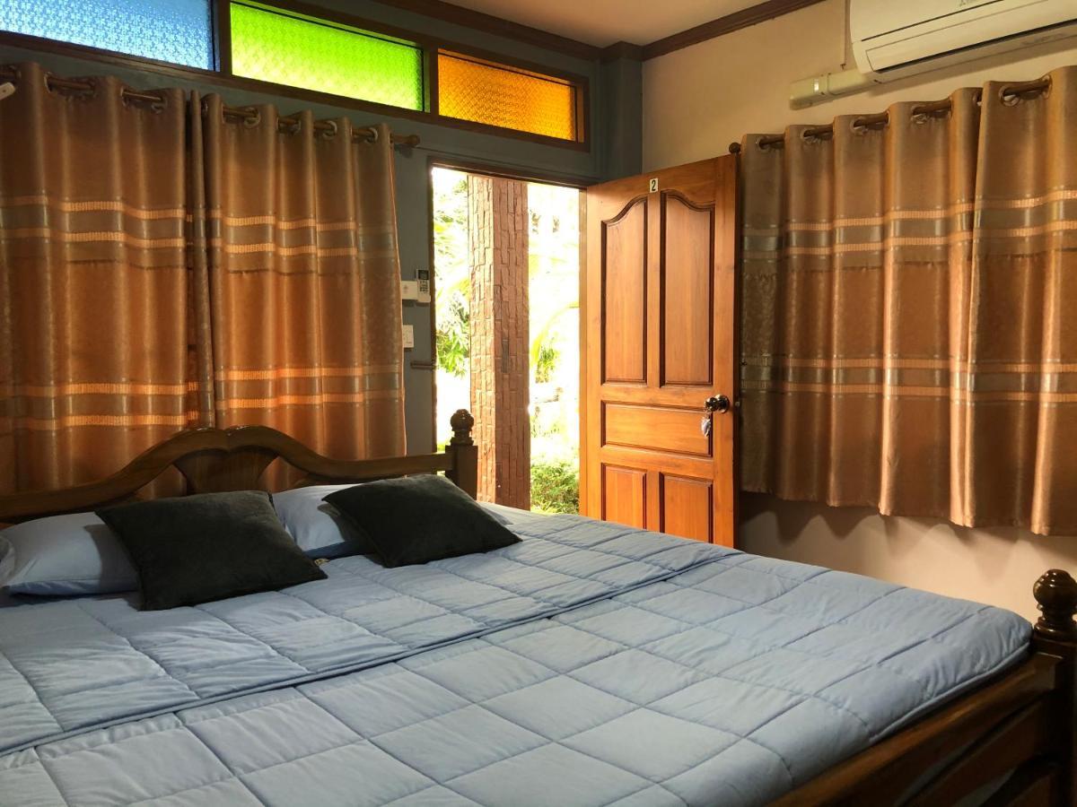 Ruen Thai Ban Rim Nam Kamphaeng Phet Dış mekan fotoğraf