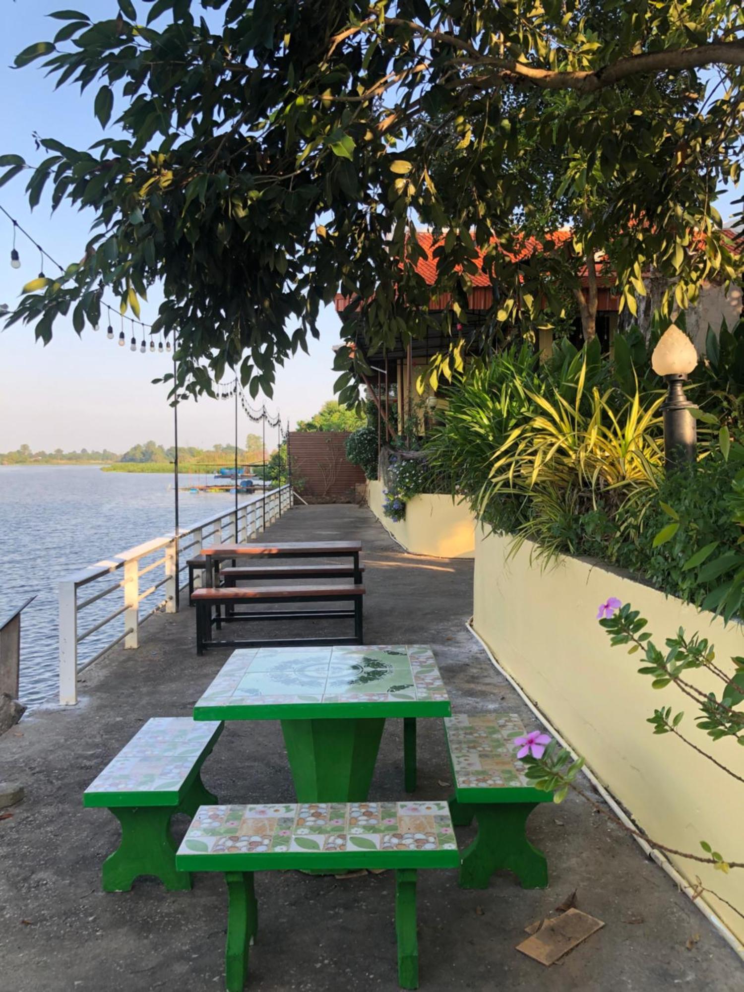 Ruen Thai Ban Rim Nam Kamphaeng Phet Dış mekan fotoğraf