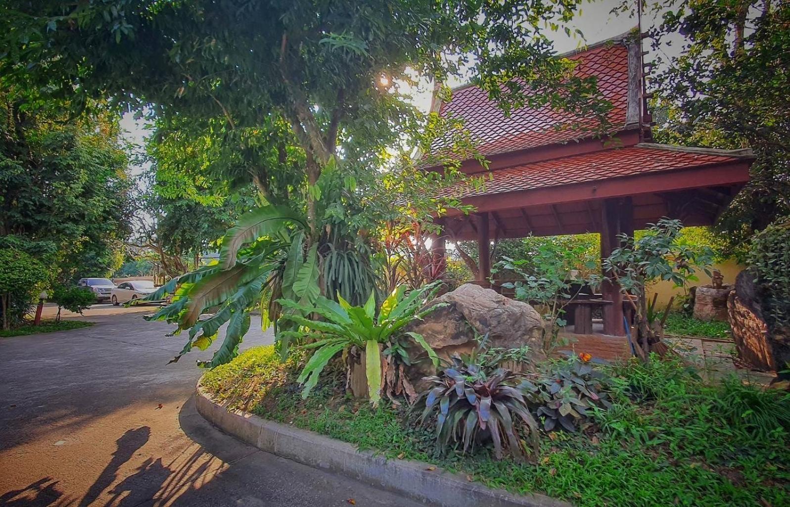 Ruen Thai Ban Rim Nam Kamphaeng Phet Dış mekan fotoğraf
