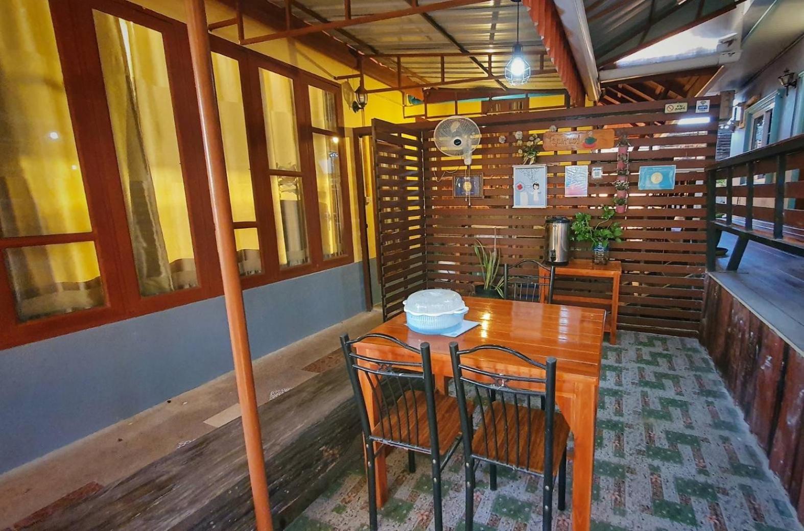 Ruen Thai Ban Rim Nam Kamphaeng Phet Dış mekan fotoğraf