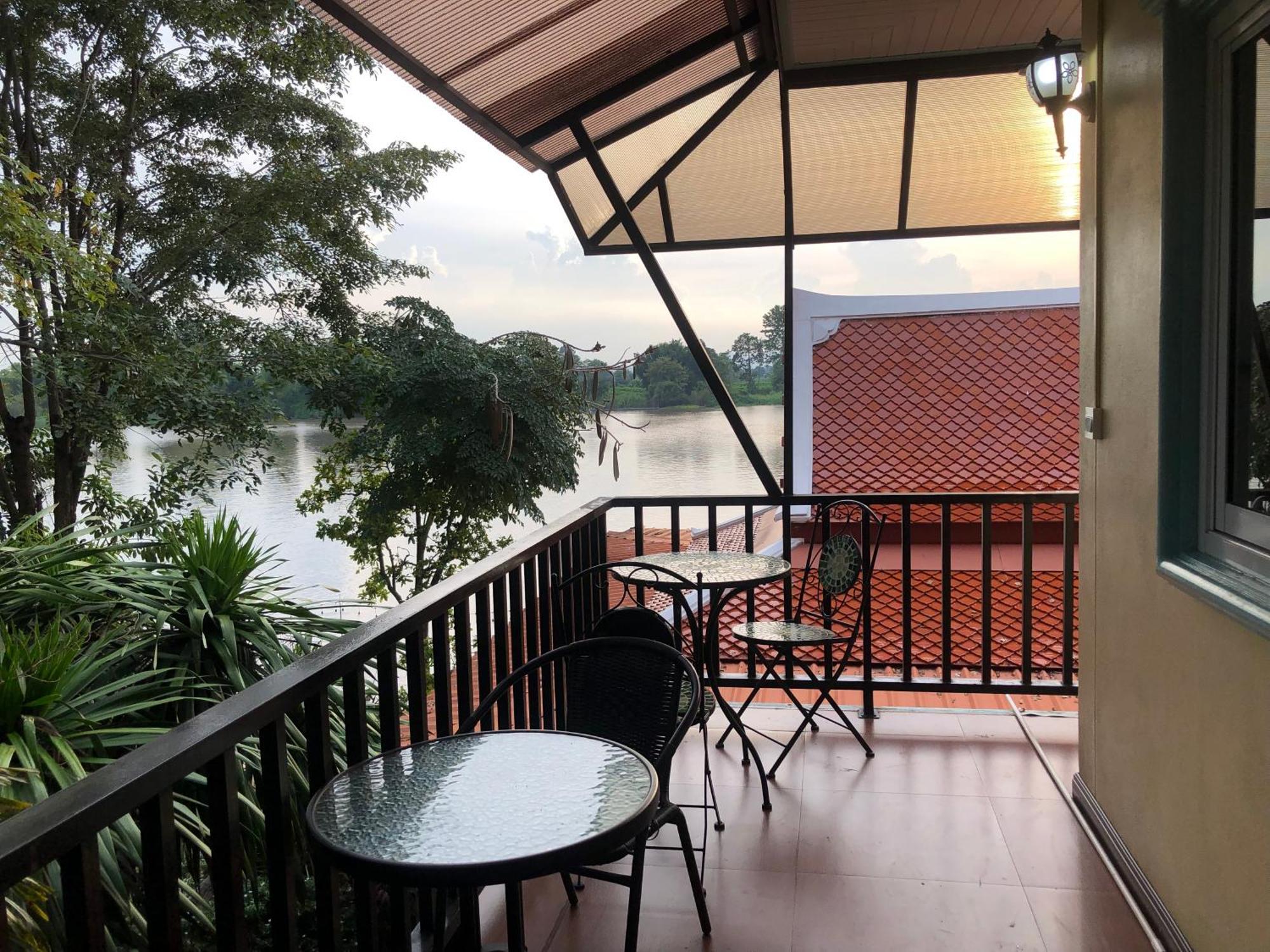 Ruen Thai Ban Rim Nam Kamphaeng Phet Dış mekan fotoğraf