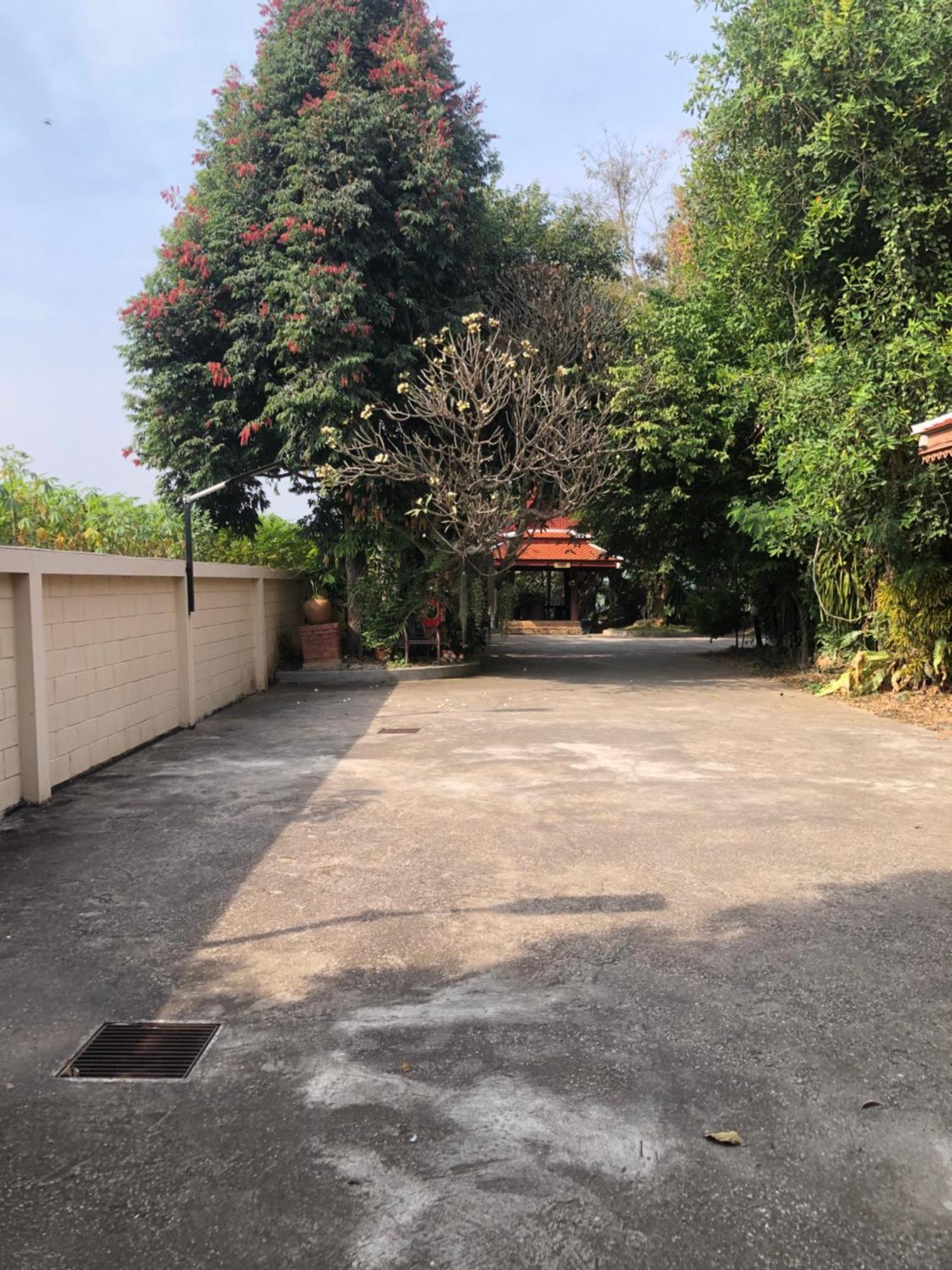 Ruen Thai Ban Rim Nam Kamphaeng Phet Dış mekan fotoğraf