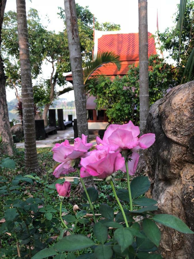 Ruen Thai Ban Rim Nam Kamphaeng Phet Dış mekan fotoğraf