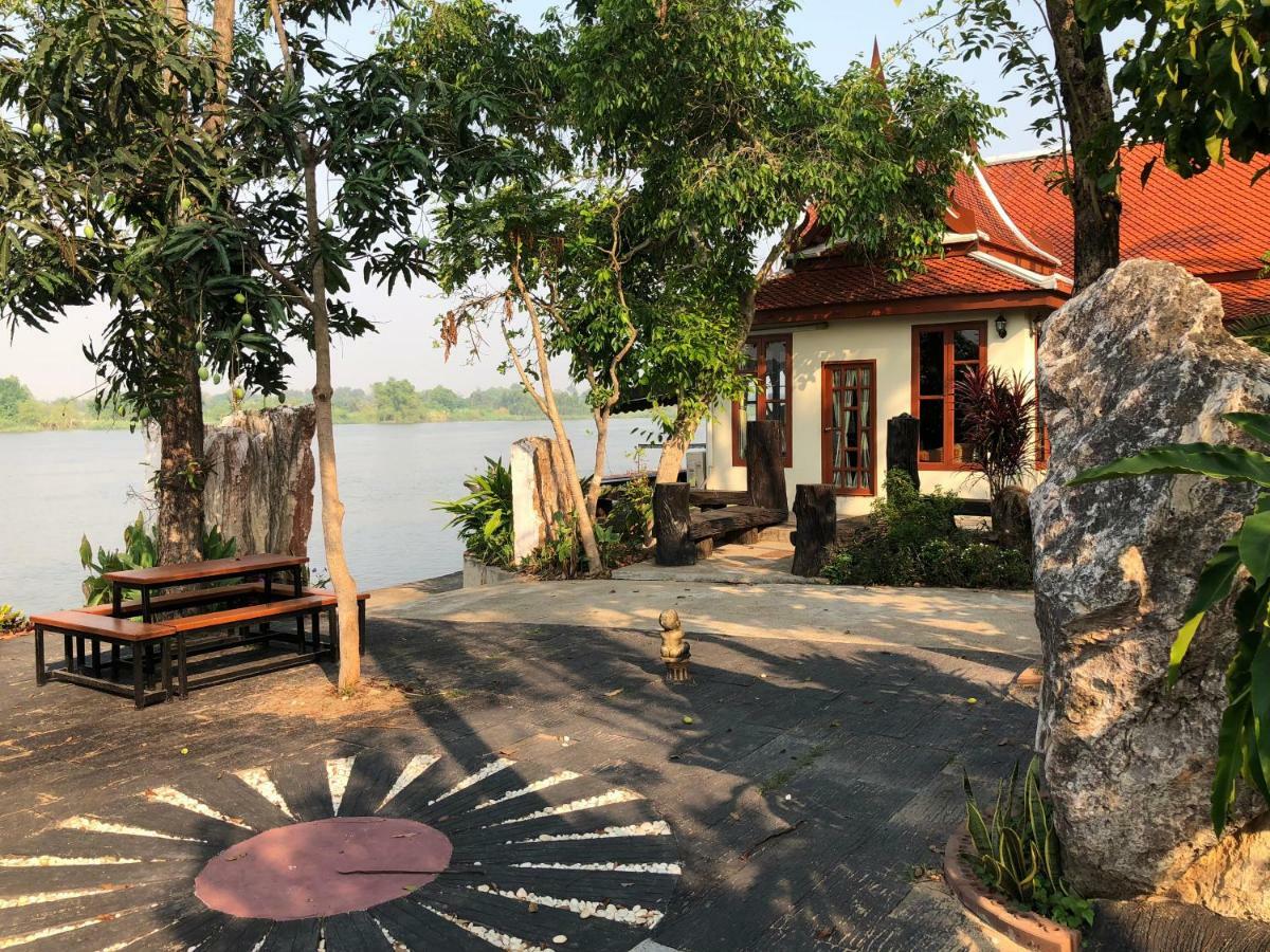 Ruen Thai Ban Rim Nam Kamphaeng Phet Dış mekan fotoğraf
