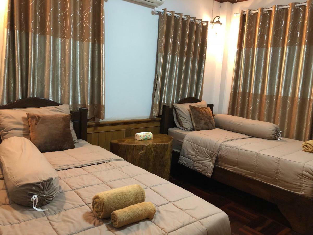 Ruen Thai Ban Rim Nam Kamphaeng Phet Dış mekan fotoğraf