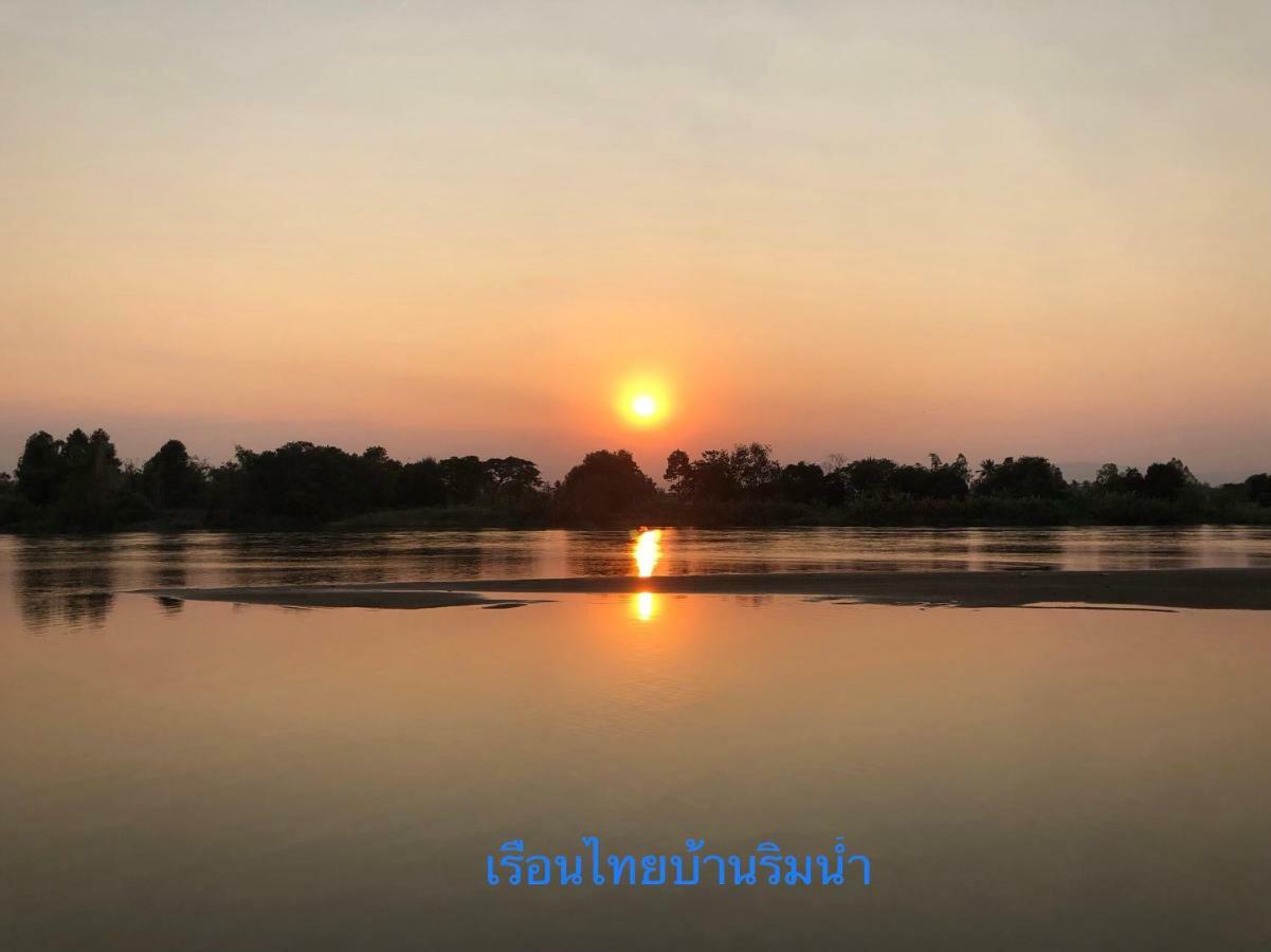 Ruen Thai Ban Rim Nam Kamphaeng Phet Dış mekan fotoğraf