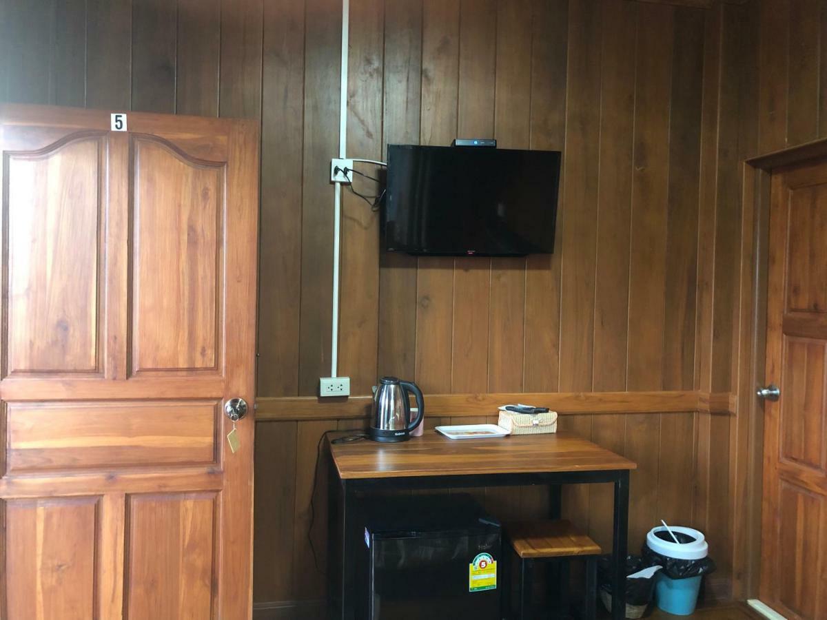 Ruen Thai Ban Rim Nam Kamphaeng Phet Dış mekan fotoğraf
